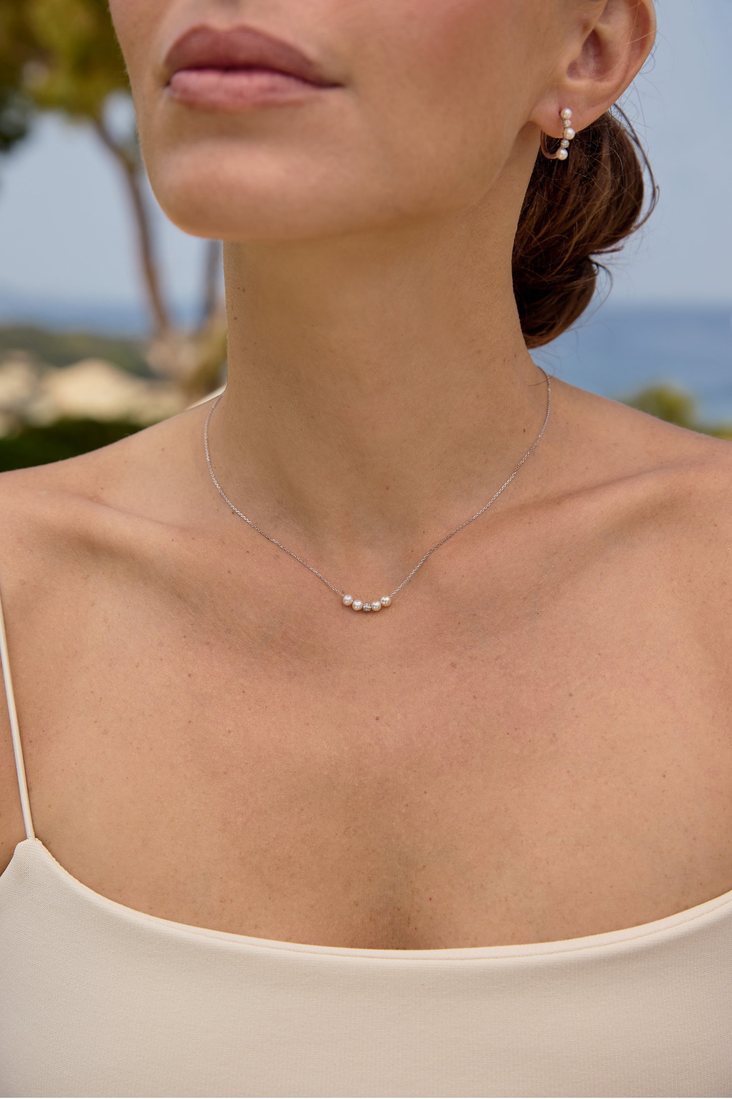 DIAMOND BALL WHITE PENDANT