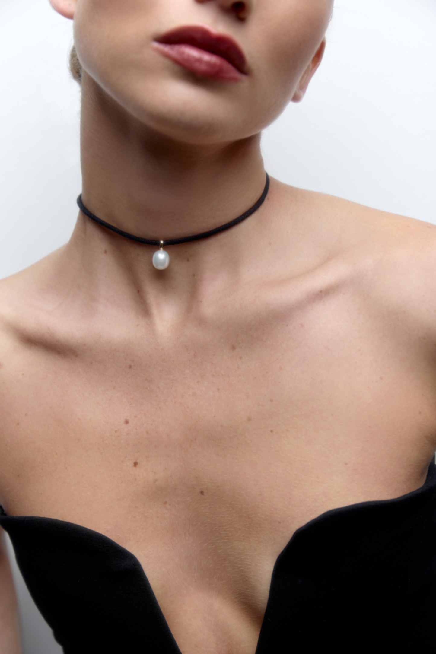 Charm Black Velvet Choker