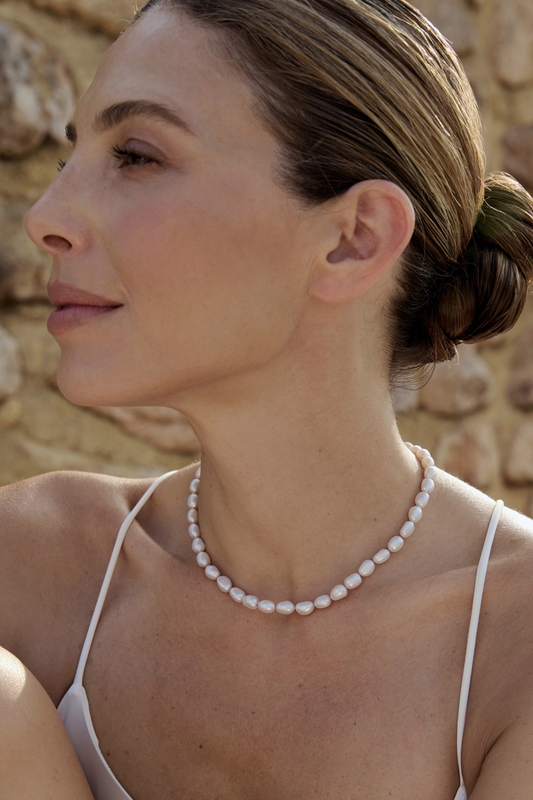 BAROQUE PEARL NECKLACE & Colored Thread